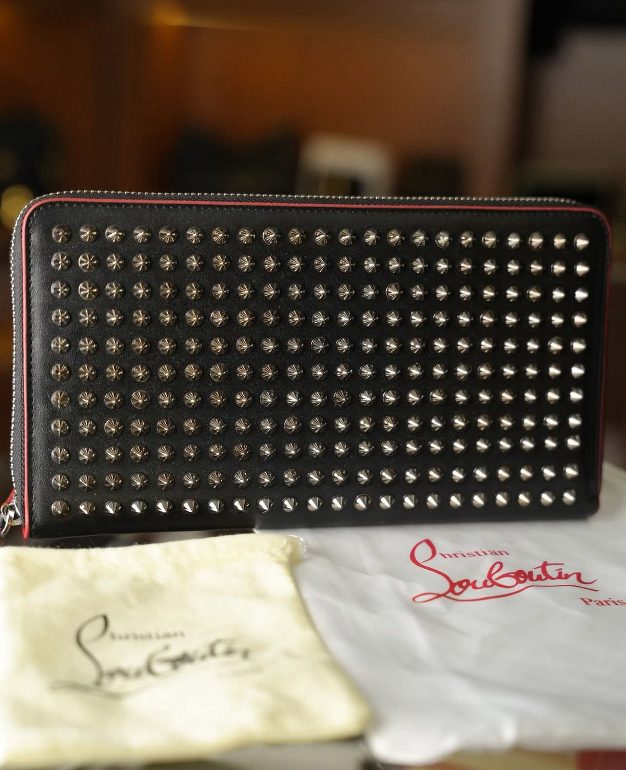 Christian Louboutin Studded Deri Cüzdan – Siyah