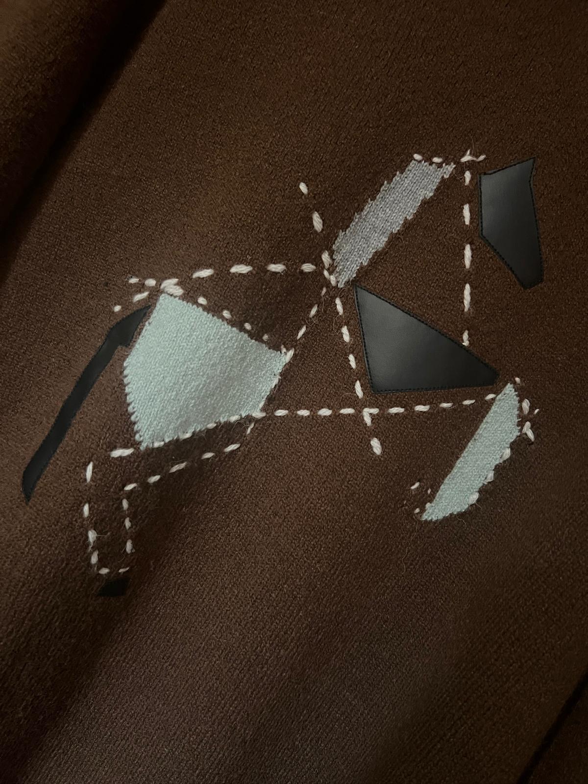 Hermes Kazak – Modern Kesim, Minimal Tasarım, Logo Detaylı (Erkek)