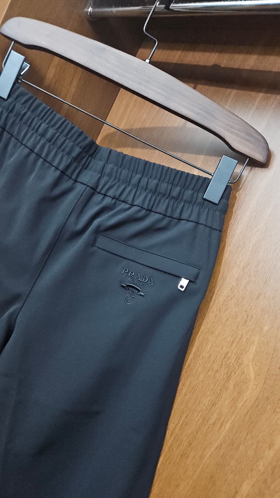 Prada Emaye Üçgen Logolu Siyah Teknik Jogger Pantolon