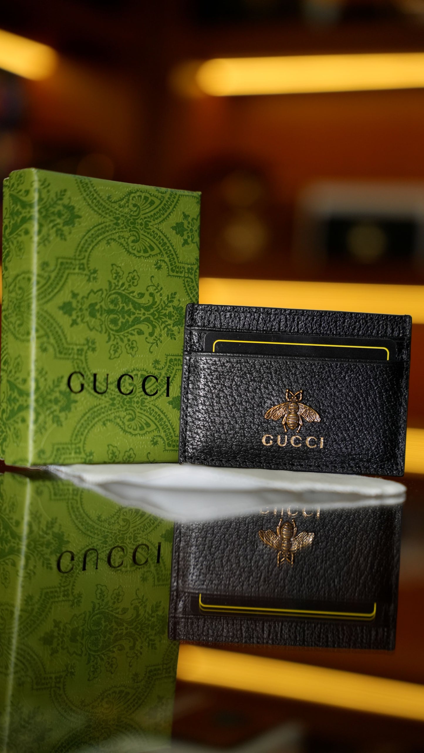 Gucci Arı Logolu Deri Kartlık – Siyah