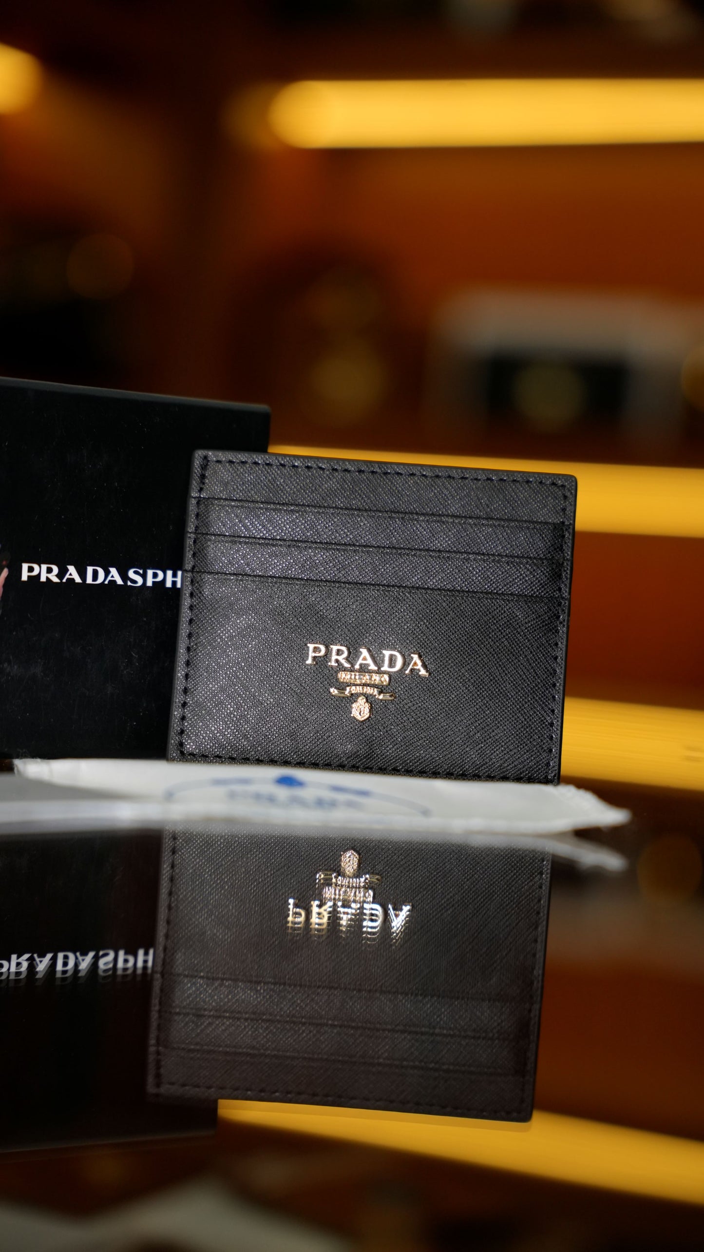 Prada Saffiano Deri Kartlık – Siyah (Logo)