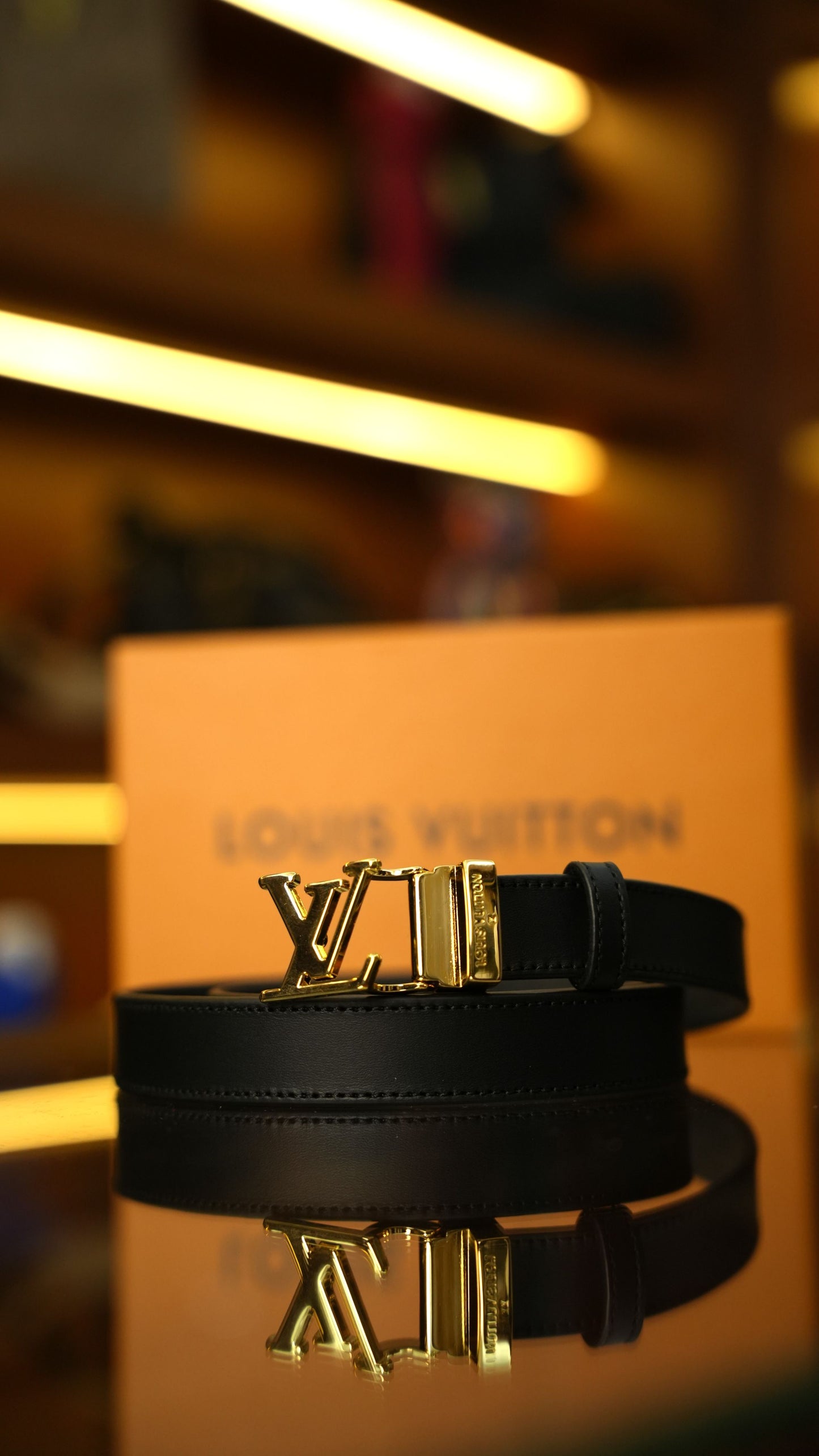 Louis Vuitton LV Logo Kemer – Siyah Altın