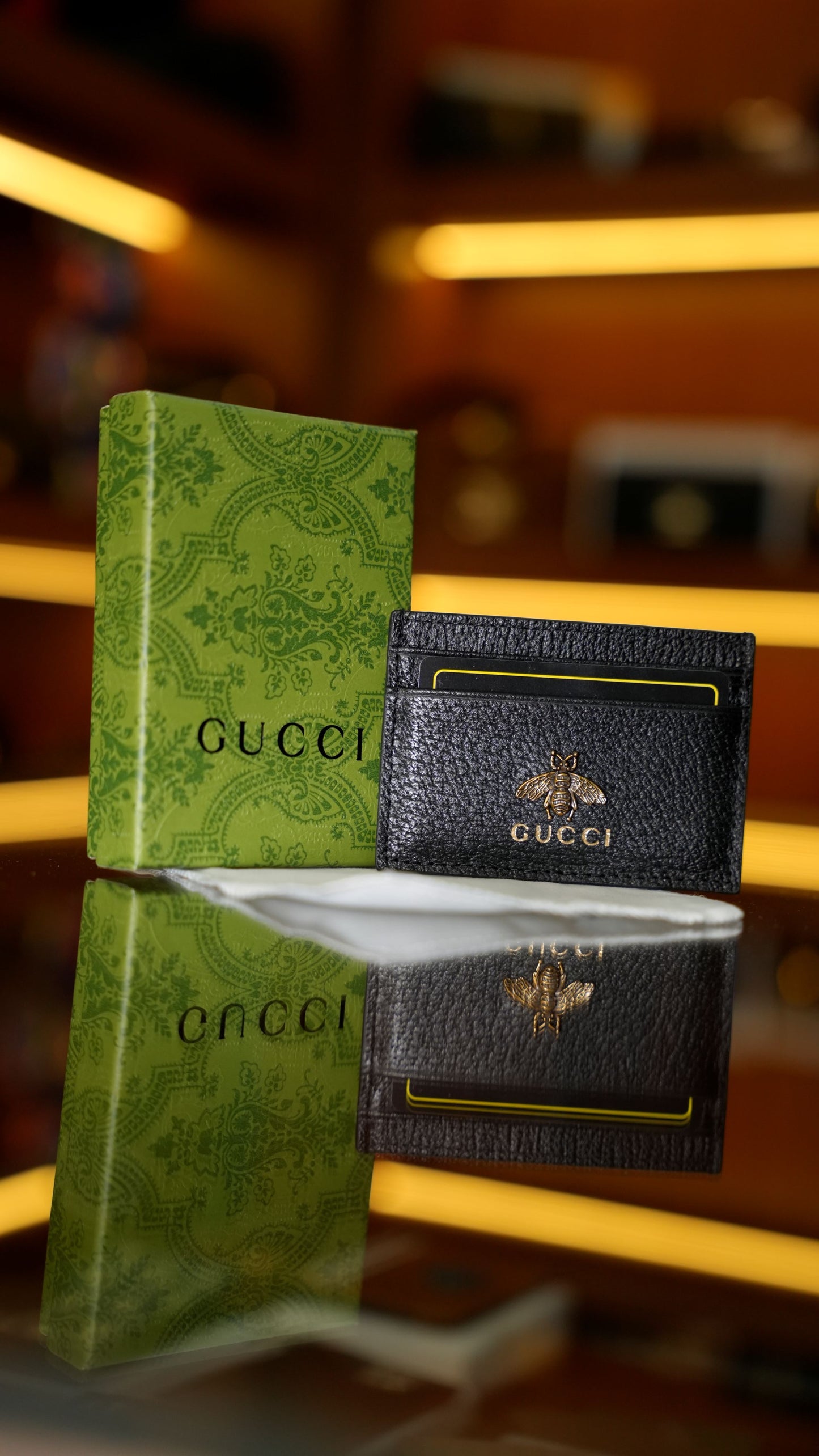 Gucci Arı Logolu Deri Kartlık – Siyah