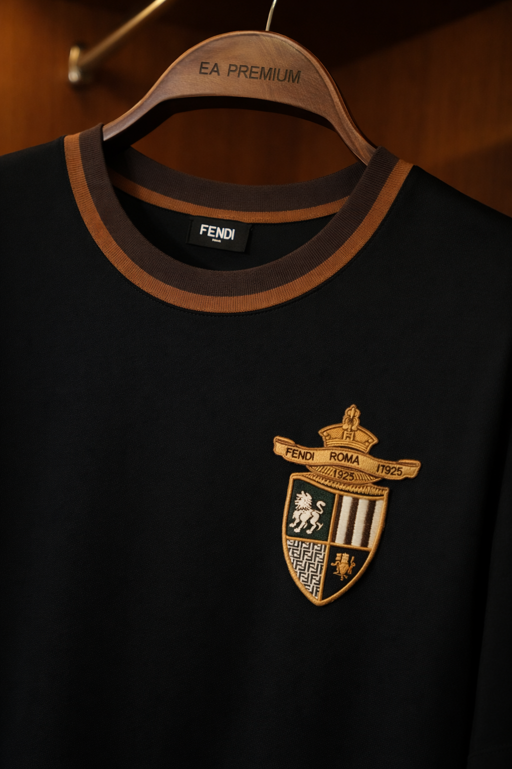 FENDI Yaka Detaylı T-Shirt - Siyah