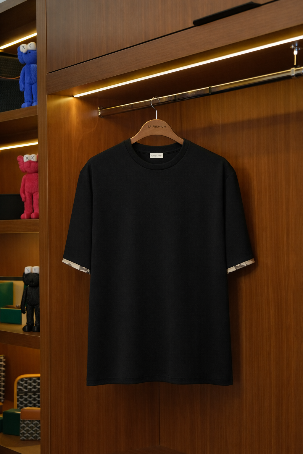 BURBERRY Kol Detaylı T-Shirt - Siyah