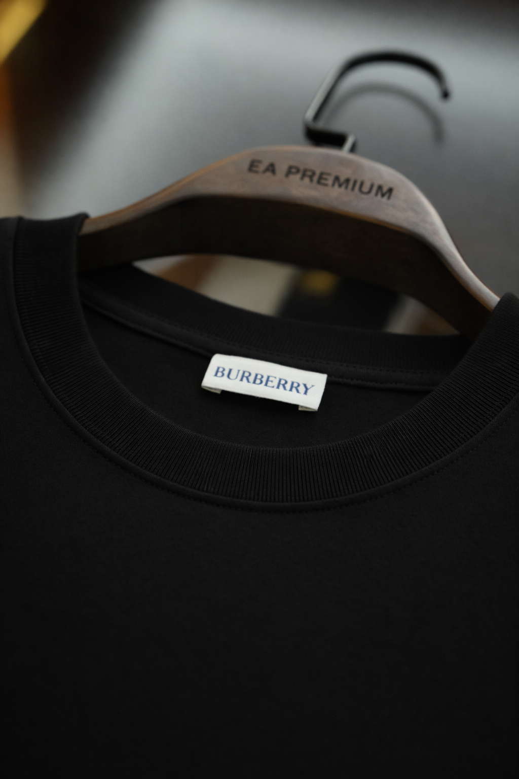BURBERRY Kol Detaylı T-Shirt - Siyah