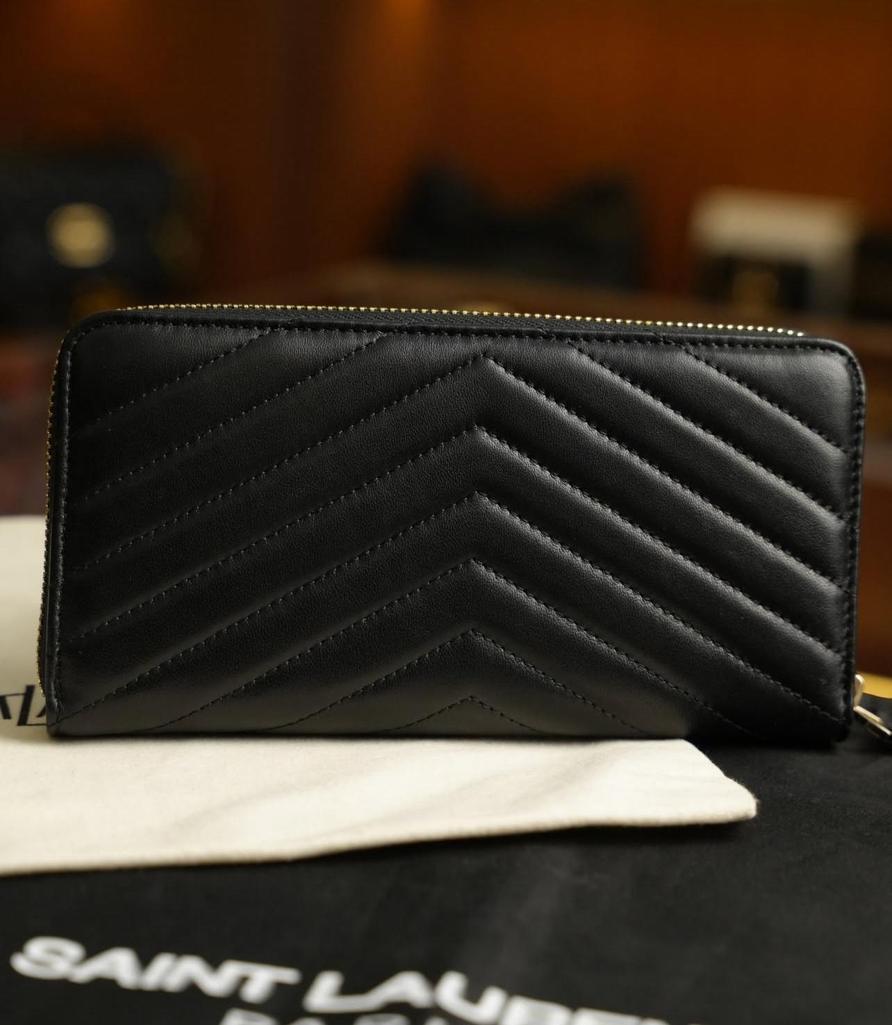Saint Laurent YSL Logolu Kapitone Deri Cüzdan – Siyah