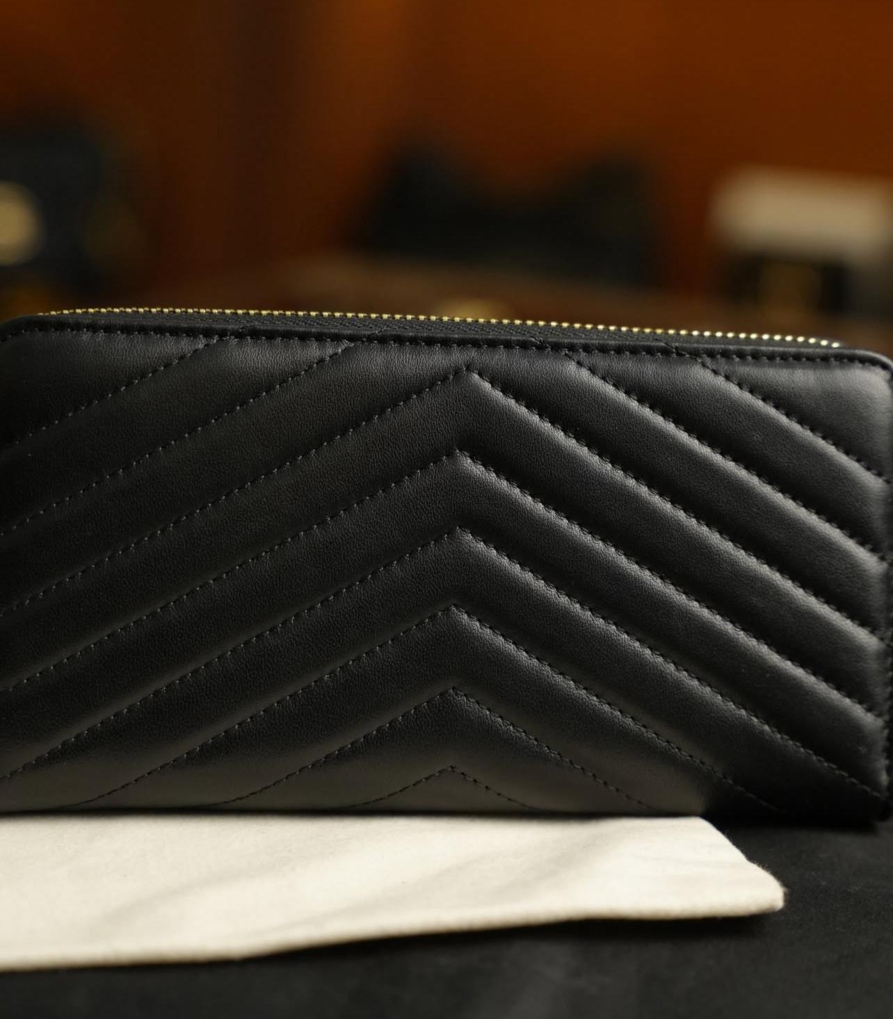 Saint Laurent YSL Logolu Kapitone Deri Cüzdan – Siyah