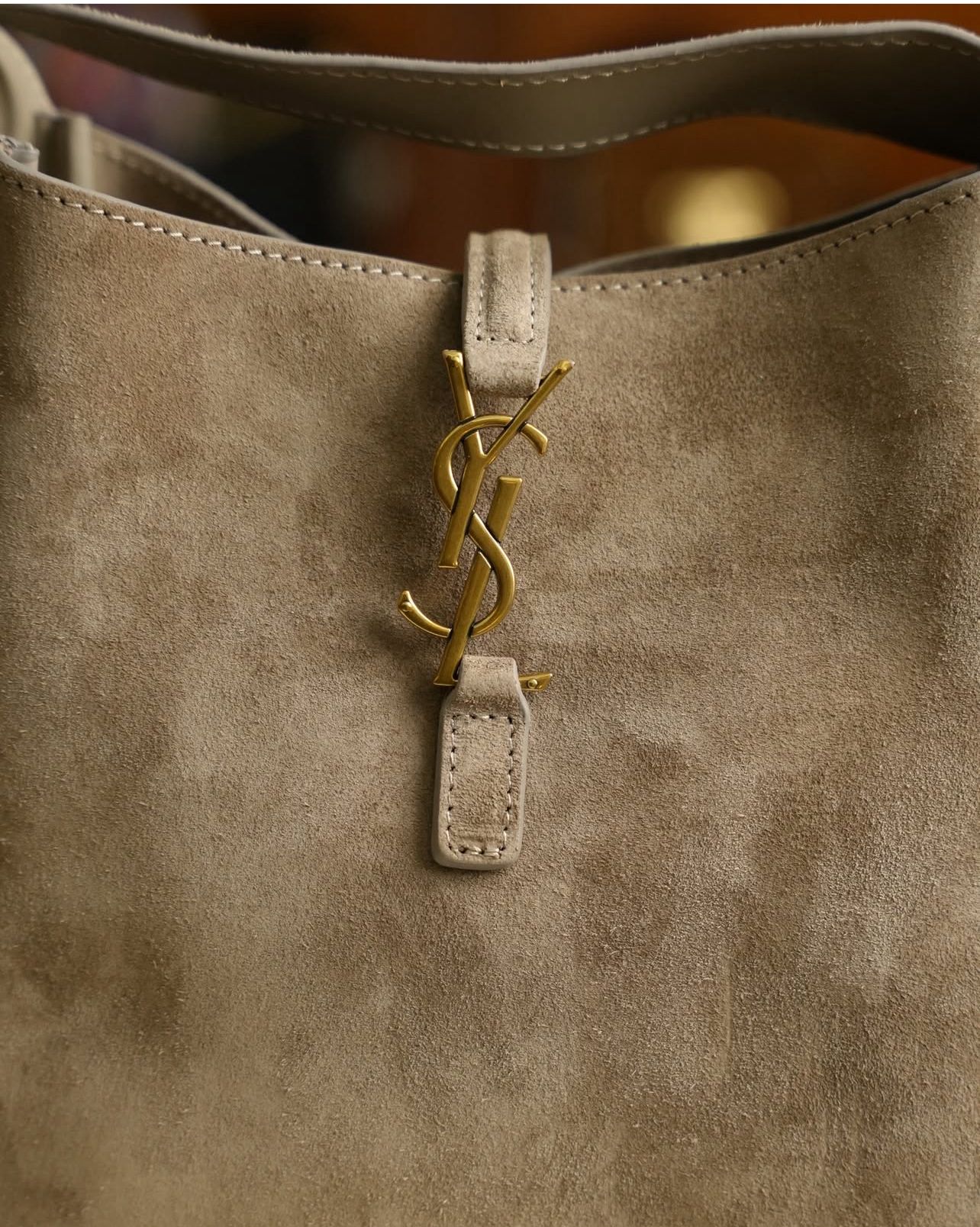 YSL Süet Hobo Omuz Çantası – Vizon