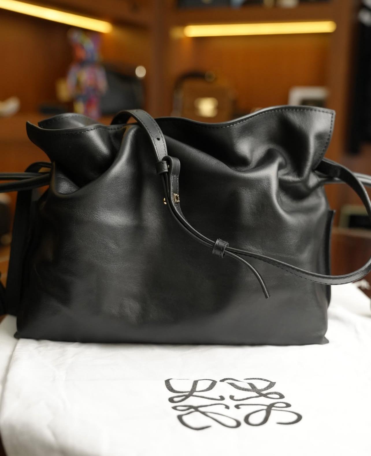 Loewe Flamenco Deri Büzgülü Çanta – Siyah