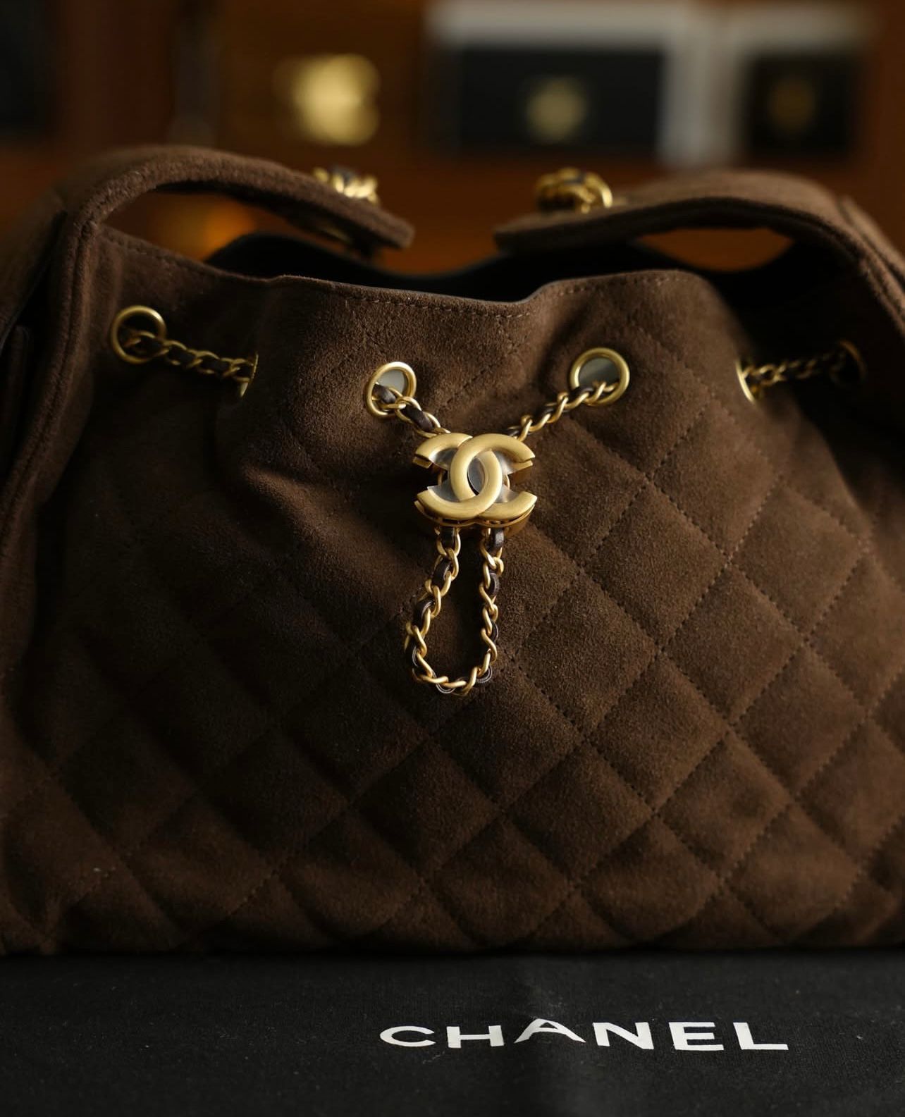 Chanel Süet Kapitone Bucket Çanta – Kahverengi
