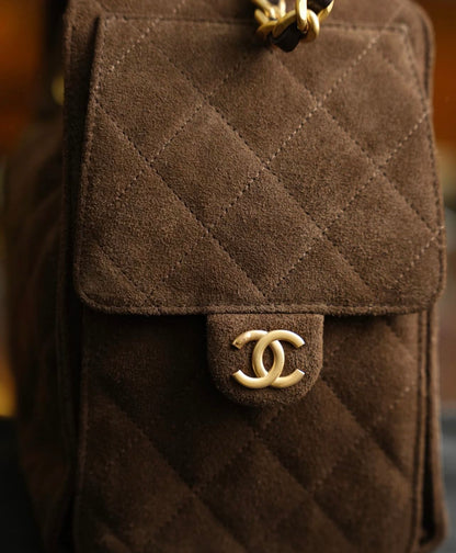 Chanel Süet Kapitone Bucket Çanta – Kahverengi