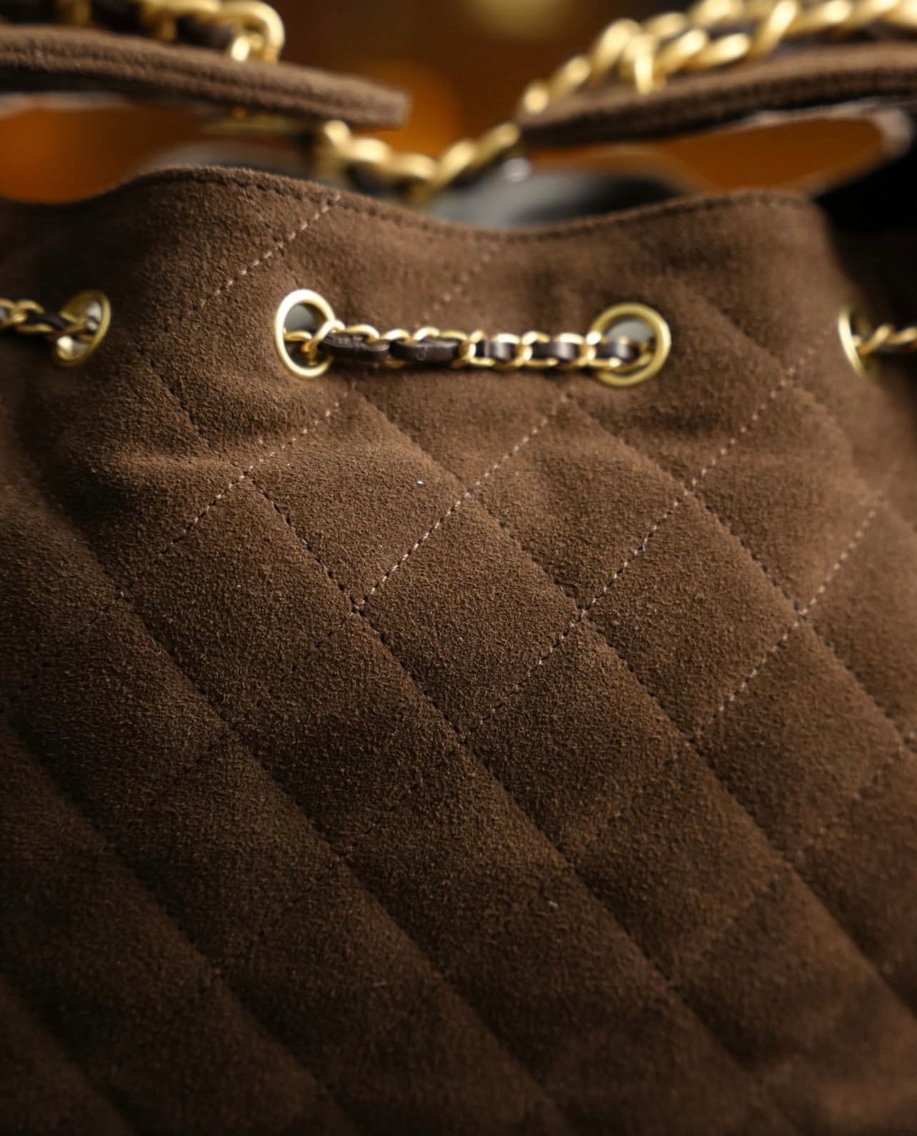 Chanel Süet Kapitone Bucket Çanta – Kahverengi
