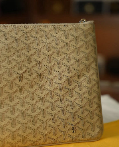 Goyard Monogram Fermuarlı Clutch – Bej