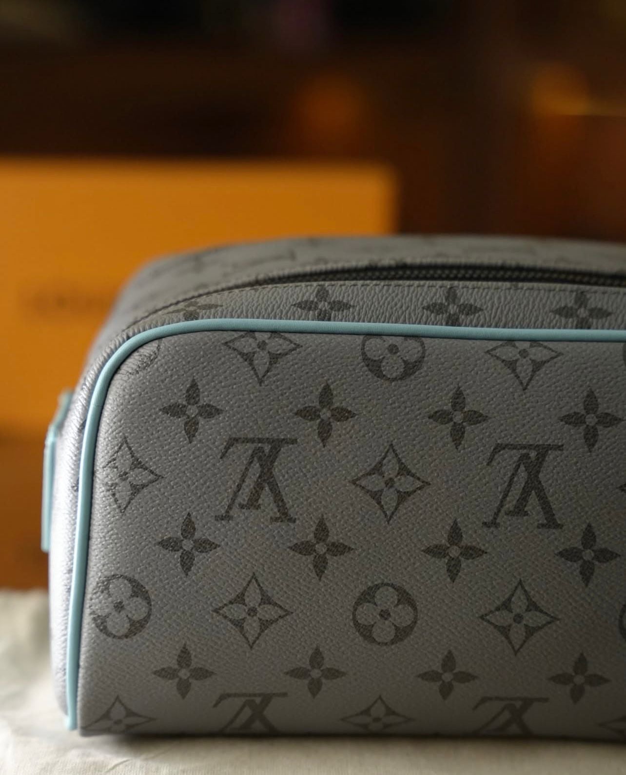 Louis Vuitton Monogram Erkek Seyahat & Kozmetik Çantası – Gri