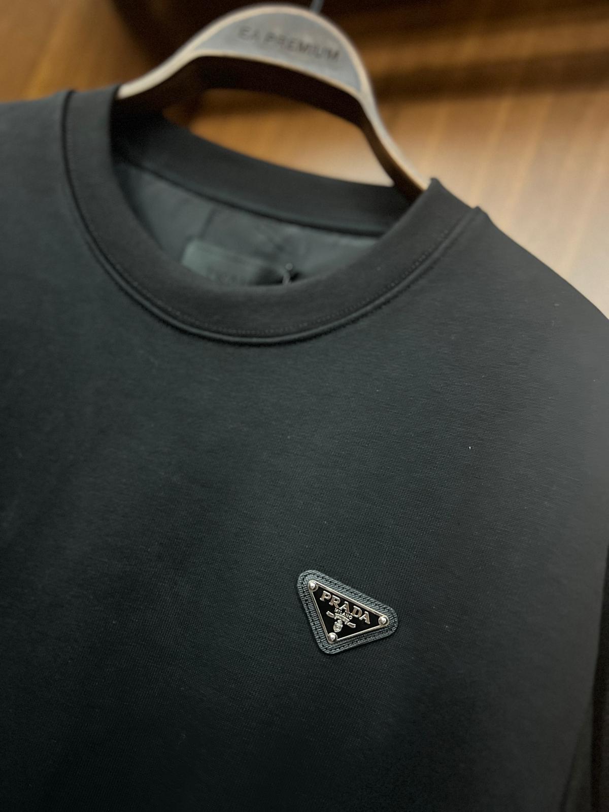 Prada Siyah Minimal Logo Detaylı Sweatshirt (Premium Basic Crewneck)