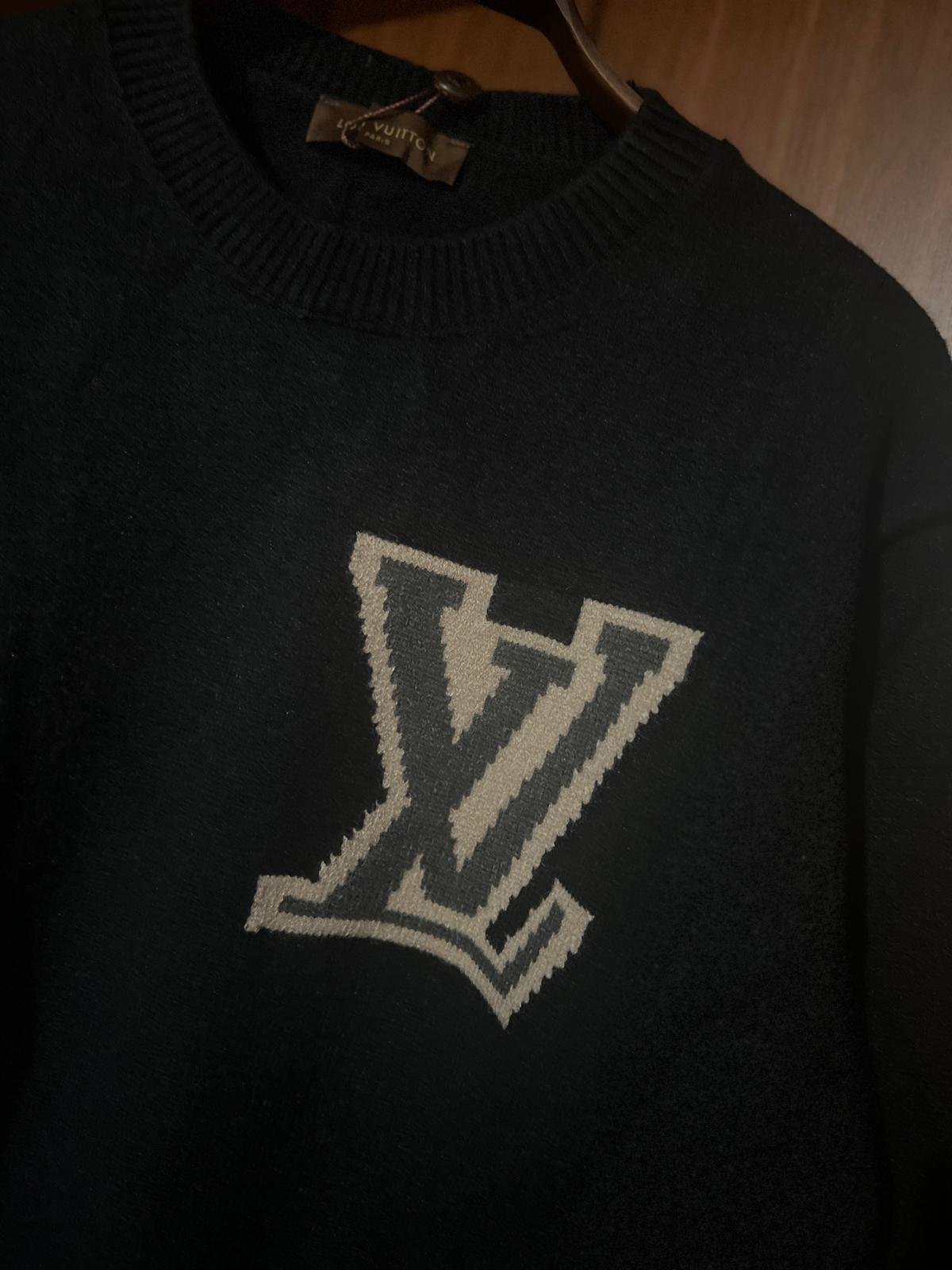 Louis Vuitton Premium Kazak – Modern Kesim, Minimal Tasarım (Erkek) Logo Detaylı