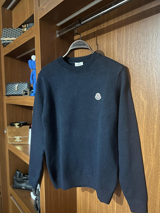 Moncler Lacivert Premium Kazak – Modern Kesim, Minimal Tasarım, Logo Detaylı (Erkek)