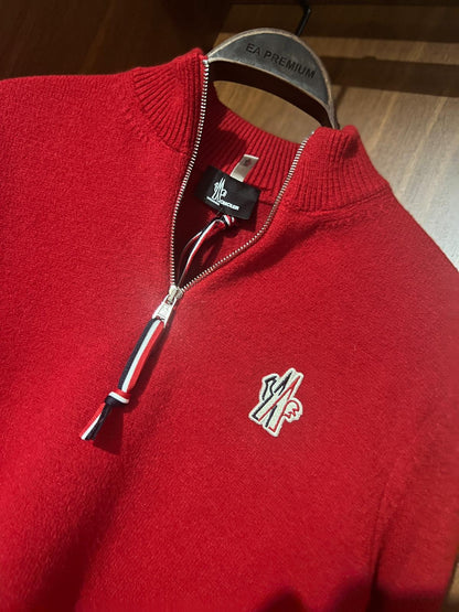Moncler Kırmızı Fermuarlı Premium Kazak – Modern Kesim, Minimal Tasarım, Logo Detaylı (Erkek)