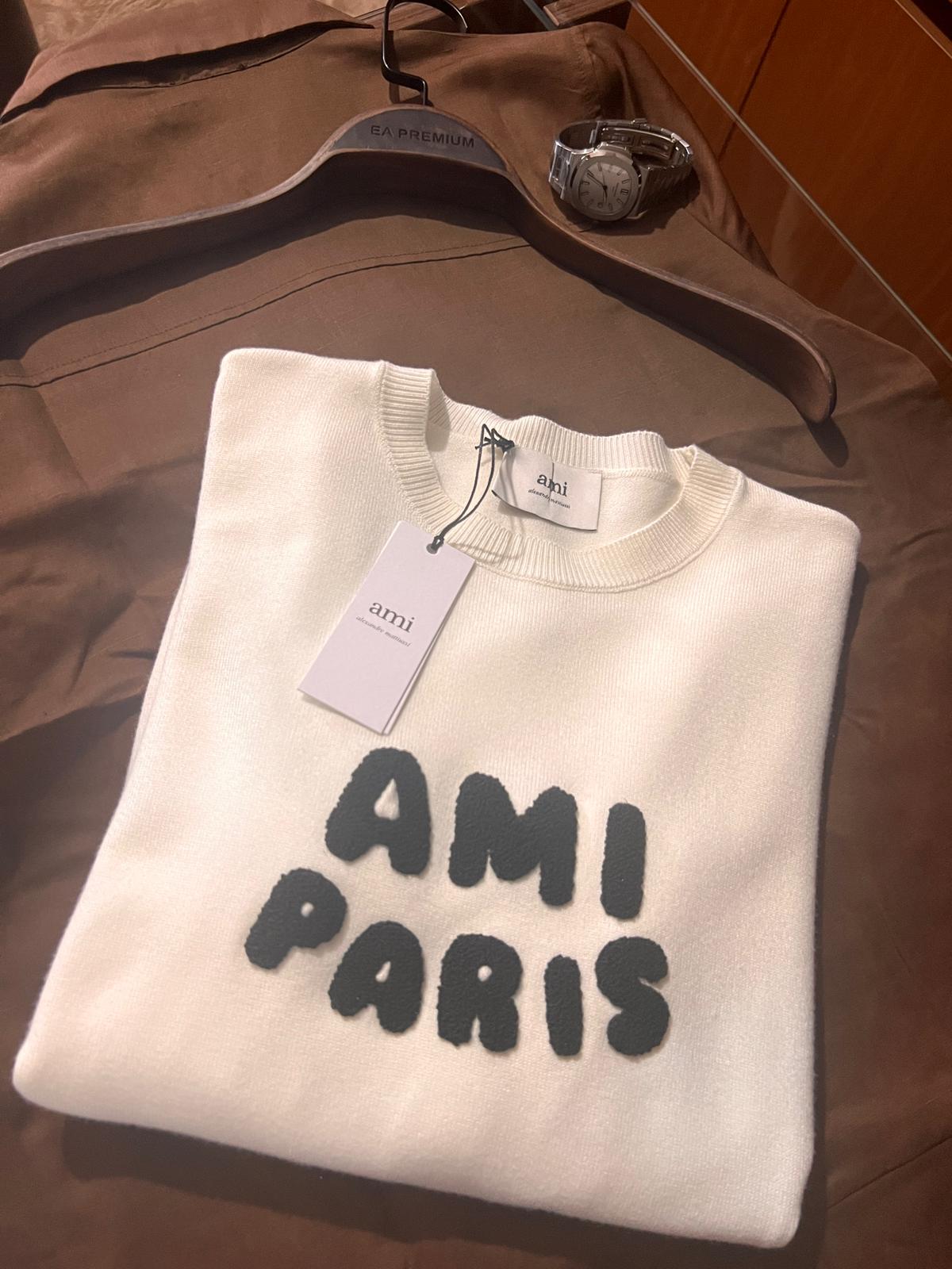 Ami Paris Siyah Premium Kazak – Modern Kesim, Minimal Tasarım, Logo Detaylı (Erkek)