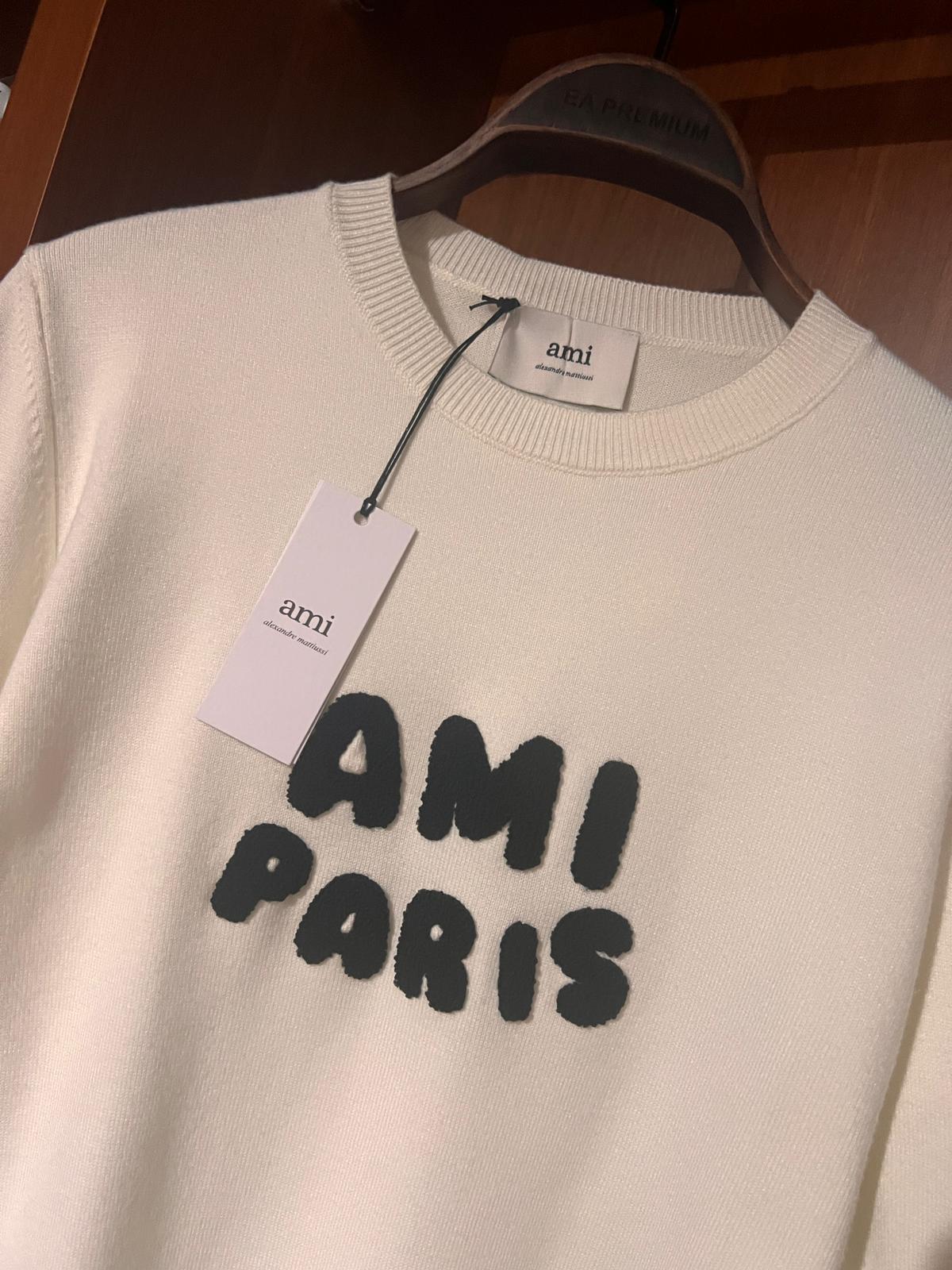 Ami Paris Siyah Premium Kazak – Modern Kesim, Minimal Tasarım, Logo Detaylı (Erkek)