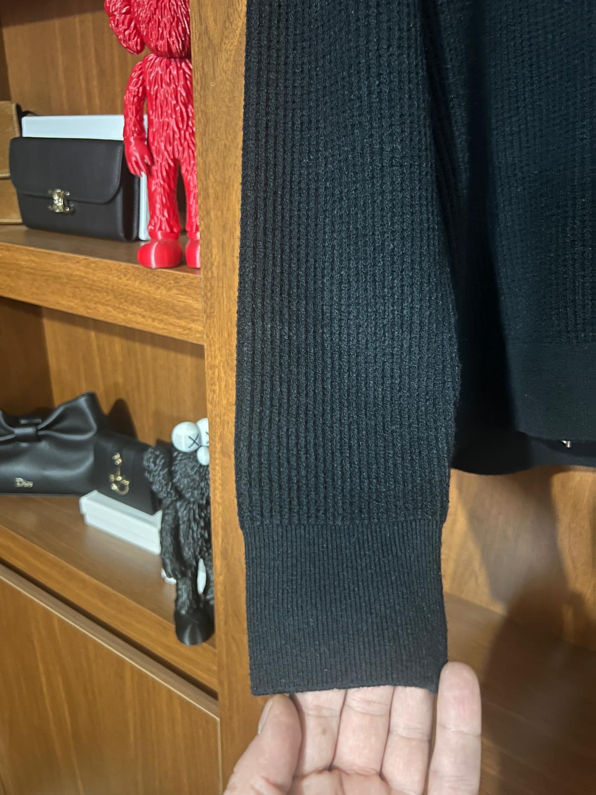 Moncler Siyah Premium Fermuarlı Kazak – Modern Kesim, Minimal Tasarım, Logo Detaylı (Erkek)