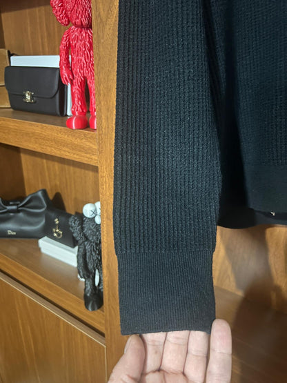 Moncler Siyah Premium Fermuarlı Kazak – Modern Kesim, Minimal Tasarım, Logo Detaylı (Erkek)
