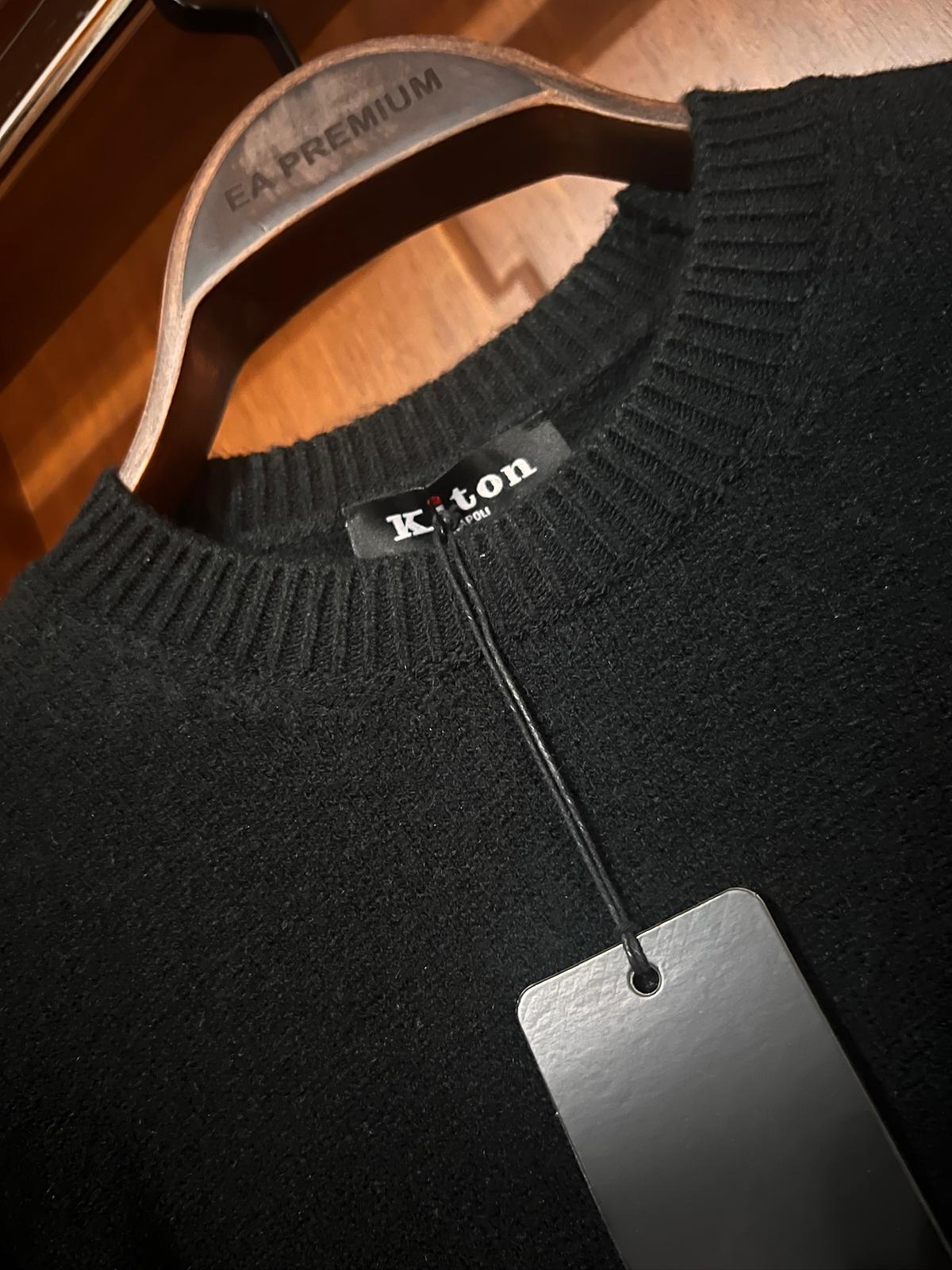 Kiton  Kazak – Modern Kesim, Minimal Tasarım, Logo Detaylı (Erkek)