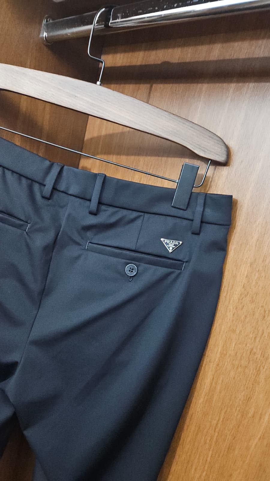 Prada İkonik Logolu Siyah Gabardin Pantolon - Klasik Kesim
