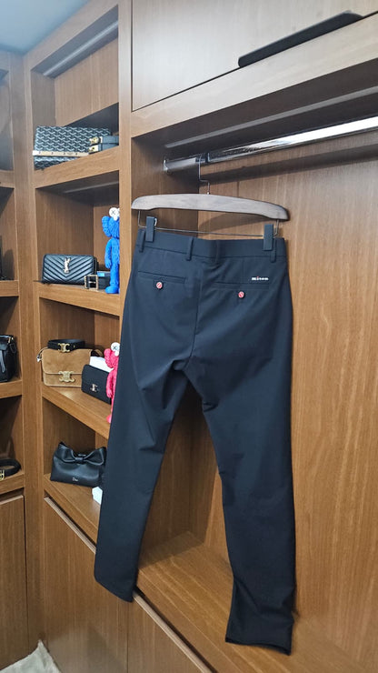 Kiton Napoli İkonik Kırmızı Düğmeli Siyah Pantolon