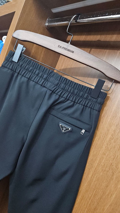 Prada Emaye Üçgen Logolu Siyah Teknik Jogger Pantolon