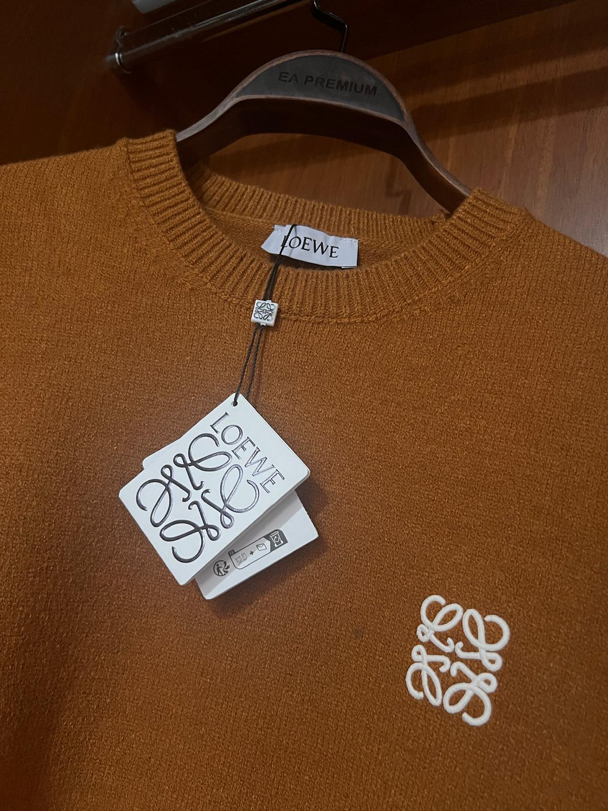 Loewe Premium Kazak – Modern Kesim, Minimal Tasarım, Logo Detaylı (Erkek)
